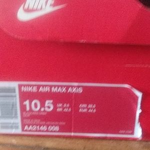 Men's 10.5 Nike Air max axis shoes
